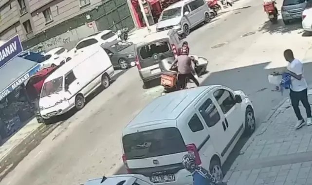 Sultangazi'de motosiklet hafif ticari araca çarptı