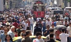 Taksim’de vatandaşların sıcak ile imtihanı