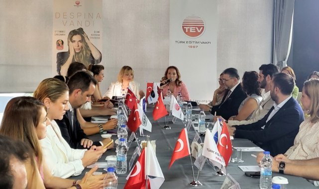 Tev İzmir şubesi 17 Temmuz'da ev sahipliği yapacağı despina vandi konserini basın mensuplarıyla paylaştı