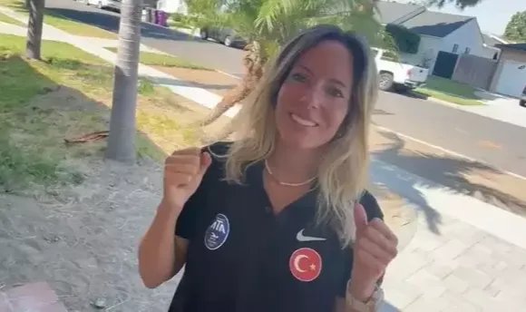 Türk sporcu Deniz, köpekbalıklarıyla dolu kanalı 14 saat 49 dakikada yüzerek geçti