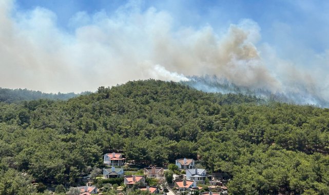 Urla’daki orman yangınında 120 konut tahliye edildi