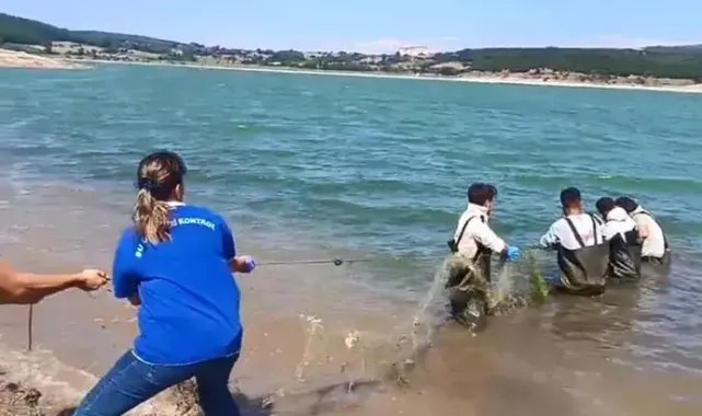 2 yıl sonra av yasağı gevşetildi; gölden metrelerce ağ çıkarıldı