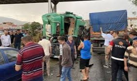 Afyonkarahisar’da 9 araçlı zincirleme kaza