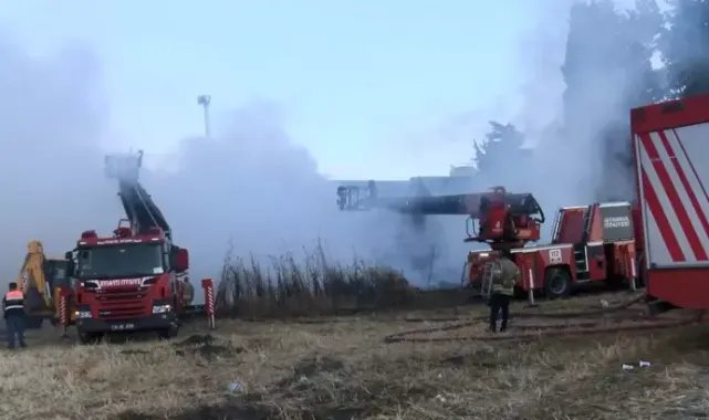 Avcılar'da, elektrik panosu üreten iş yerinde çıkan yangın kontrol altında