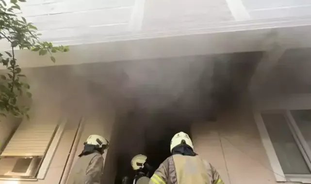 Avcılar'da yangında mahsur kalan aile ve kedisini itfaiye kurtardı