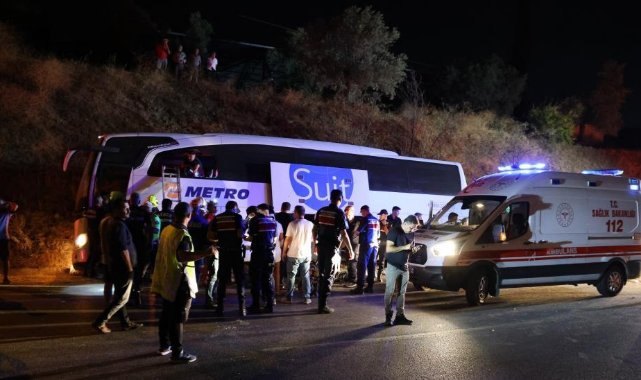 Aydın'da kontrolden çıkan Mercedes marka yolcu otobüsü yan yattı: 1 ölü, 10 yaralı
