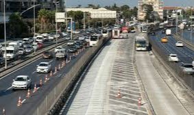 Bakırköy'de 'Beyaz yol' çalışması nedeniyle trafik yoğunluğu