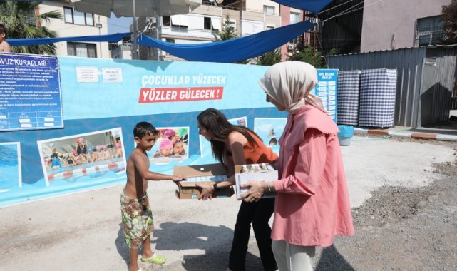 Bayraklı'da 20 çocuk ilk kez havuzla tanıştı