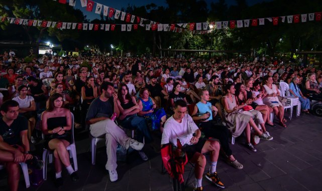 Bornovalılar Filenin Sultanları için bir araya geldi