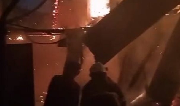 Bursa’da yangına müdahale eden itfaiyecilere mahalleli saldırdı, jandarma uyarı ateşi açtı
