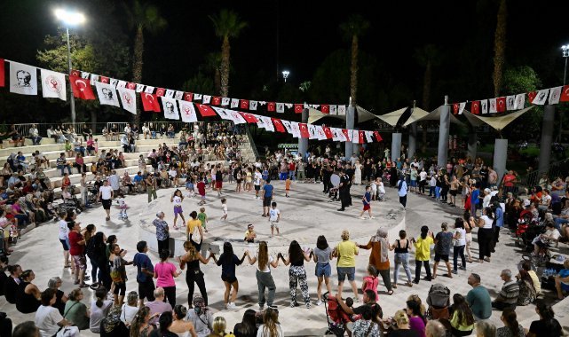 Çamdibi Atatürk Parkı'nda Bando Balkan rüzgarı