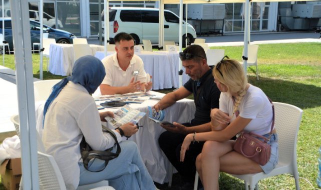 Çiçeği burnunda Egelilere kurulan stantlarda üniversitenin imkânları anlatılıyor