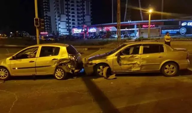 Diyarbakır'da 3 otomobil çarpıştı: 7 yaralı