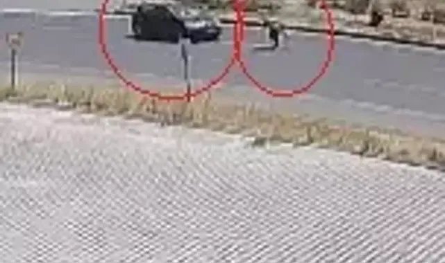 Düşürdüğü cüzdanını almak için geri dönen yayaya otomobil çarptı