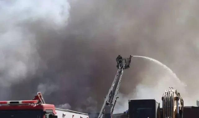 Gaziantep'te, halı fabrikasında yangın