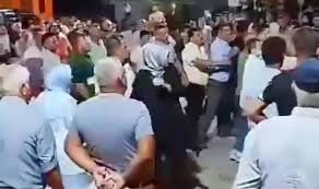 Halay başı olma kavgasında sandalyeler havada uçuştu