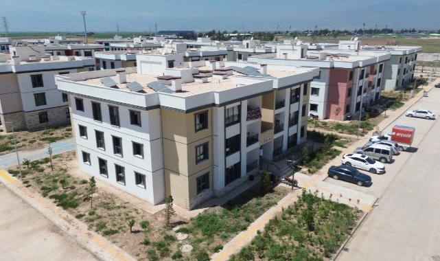 Hayvanların otlatıldığı boş araziydi, 8 ayda inşa edilen deprem konutlarıyla yaşam merkezi halini aldı