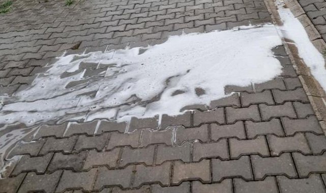 Her yağmurda evlerinden köpük akıyor, imza kampanyası başlattılar