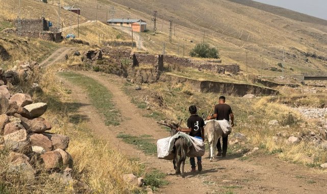 Iğdırlı çocukların eşekle su taşıma çilesi