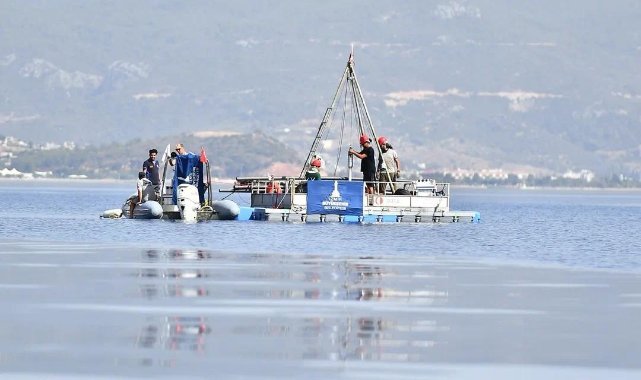 İzmir Büyükşehir Belediyesi’nin 90 deprem hendeğinden aldığı 140 örnek inceleniyor