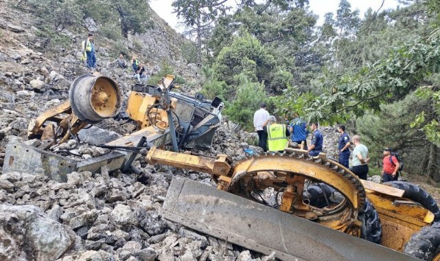 İzmir’de iş makinesi uçuruma yuvarlandı, operatör can verdi