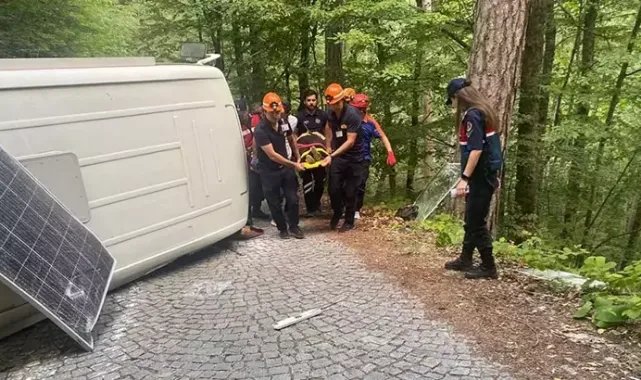 Kampa geldikleri karavanları devrilen çift yaralandı