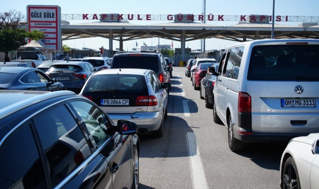 Kapıkule Sınır Kapısı'nda gurbetçilerin dönüş yoğunluğu