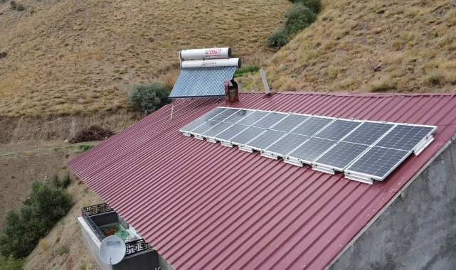Köyde ailesiyle tek başına yaşıyor: 10 yıldır elektriğini kendisi üretiyor