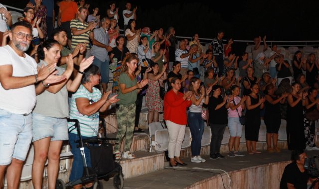 Kurtuluşun Kadınları Efes Selçuk’ta ayakta alkışlandı