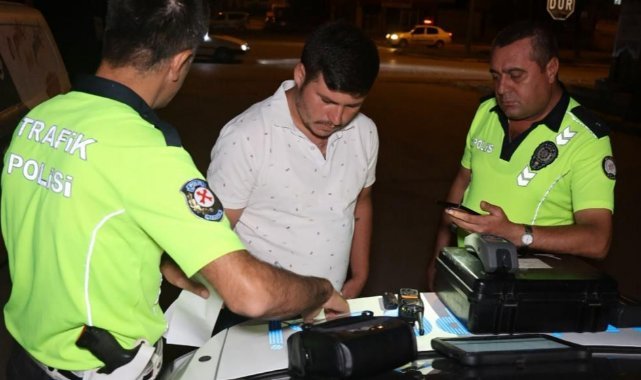 Önce arabanın içine saklandı, sonra gazeteciyi polise şikayet etti