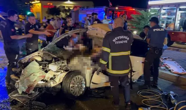 Otomobil TIR'a arkadan çarptı: 2 kardeş öldü, 3 kişi yaralandı