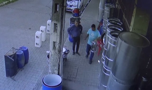 Raftaki ürünü önce kucakladı, sonra da daha önce almış gibi iade ederek parasını aldı