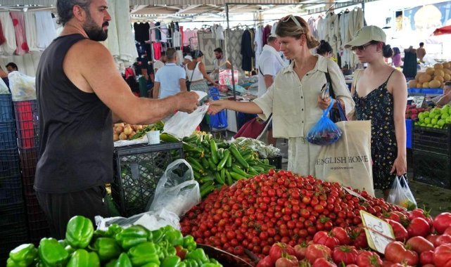 Ruslar Türkçe öğrenmeyince pazarcılar Rusça öğrendi