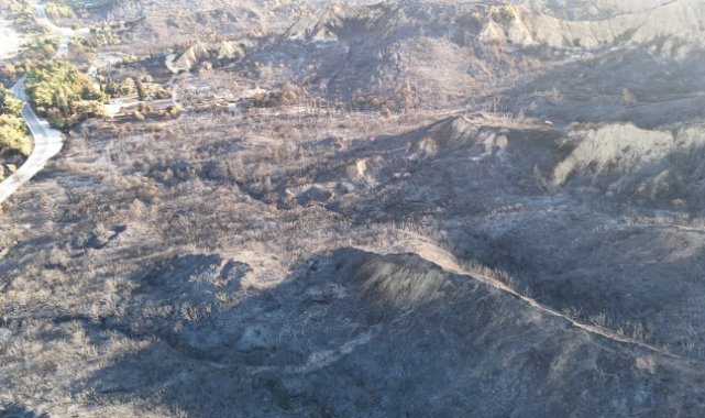 Tarihi Gelibolu Yarımadası'ndaki yangında alevlerden etkilenen Anzak Koyu dron ile görüntülendi