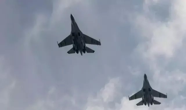 Ukrayna’da F-16’lar için seremoni düzenlendi: Uçaklar gösteri uçuşu yaptı