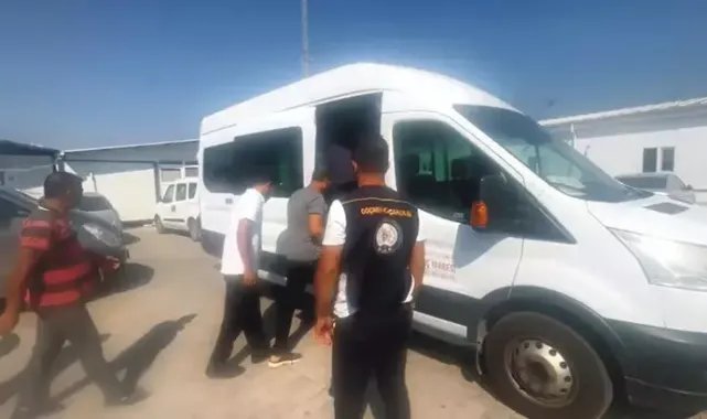 Yolcu otobüsünden 13 kaçak göçmen çıktı