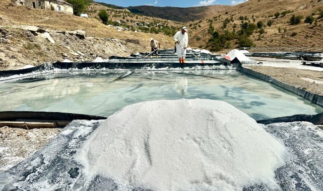1700 rakımlı ilçede asırlardır geleneksel yöntemlerle doğal tuz üretimi