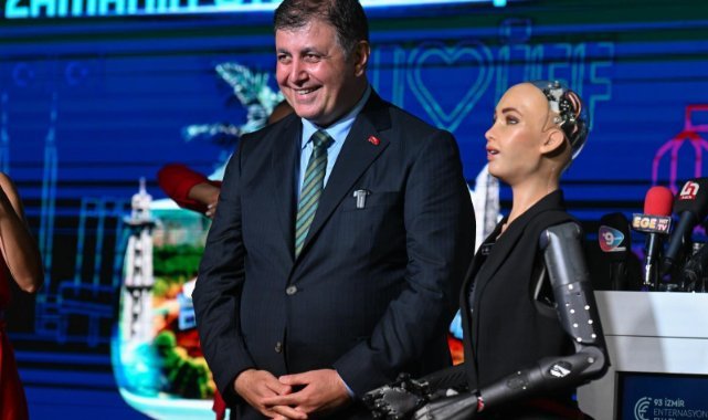 93. İEF’e insansı robot Sophia damga vurdu