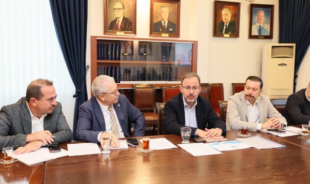 AK Partili Kasapoğlu, İzmir Körfezi ile ilgili akademik toplantıya katıldı