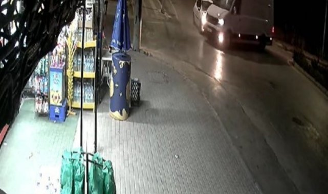 Antalya’da otomobil ve kamyonet çarpıştı: Alkollü sürücü tehditler savurdu