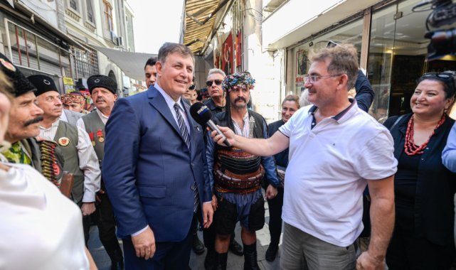 Başkan Tugay 74 yıldır yapılan Efe-Zeybek buluşmasına katıldı