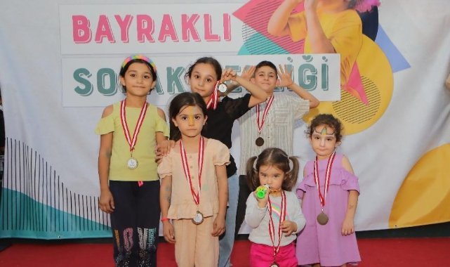Bayraklı'da çocuklar şenlikte buluştu