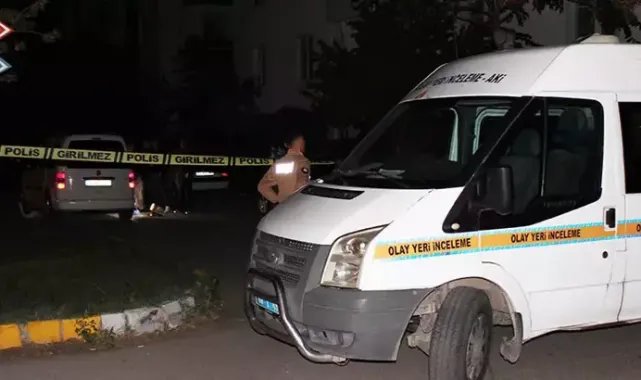 Boşanma aşamasındaki damadına ateş ederken ona siper olan kızını da vurdu; kadın öldü, damat ağır yaralı