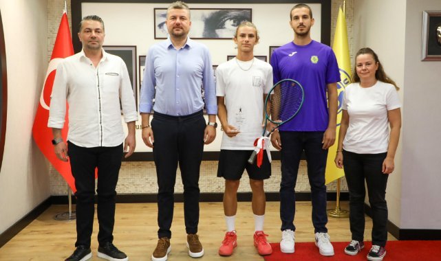 Bucalı şampiyon sporcudan Başkan Görkem Duman’a ziyaret