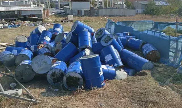 Bursa'da boş arsada 80 adet zehirli etil kloroformat varili bulundu