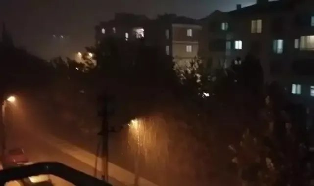 Çorum'da sağanak; cadde ile sokaklar göle döndü, ev ve iş yerlerini su bastı