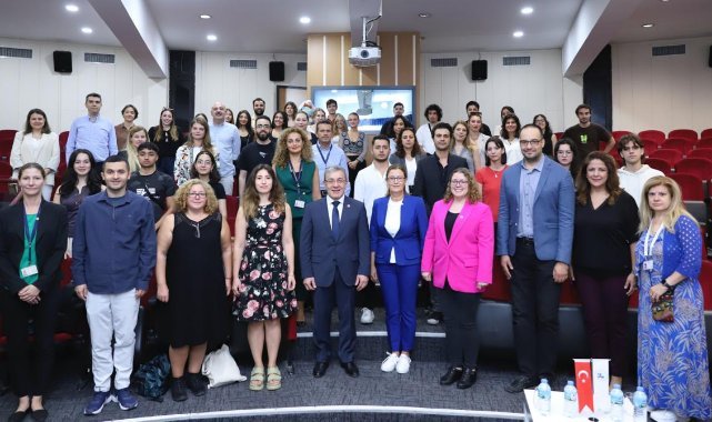 DEÜ'de Erasmus öğrencilerine sıcak karşılama