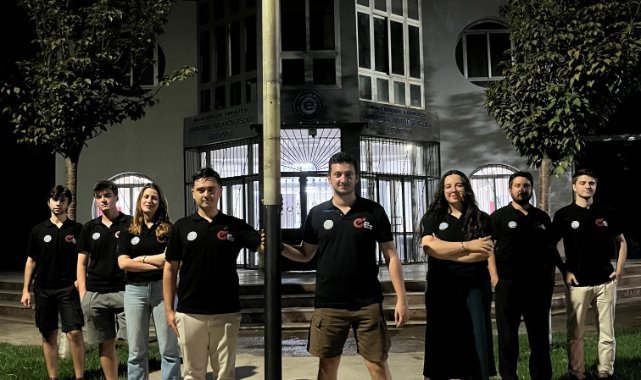 Egeli öğrencilerin tasarladığı roket TEKNOFEST kapsamında başarıyla fırlatıldı