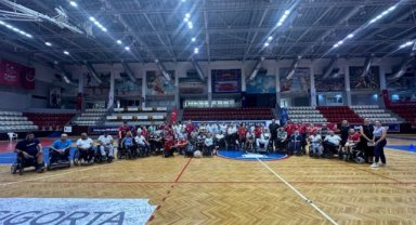 Engeller tekerlekli sandalye futbolu ile kalktı