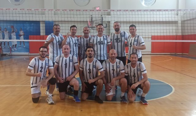 EÜ Voleybol Takımı Kamu Spor Oyunları 2024 turnuvasında yarı finale yükseldi